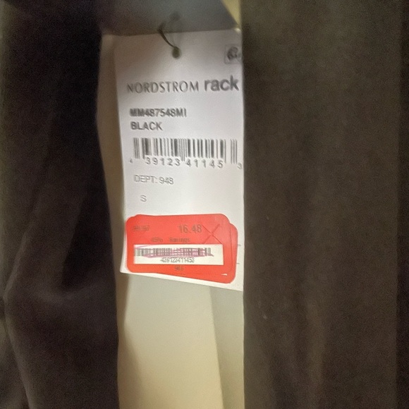 Cute velour top.  Melrose Hill.  Bottom of top is gathered!​​ - Picture 7 of 10